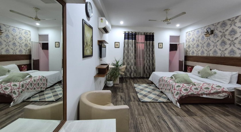 Opo Hotels Iffco Chowk - 3