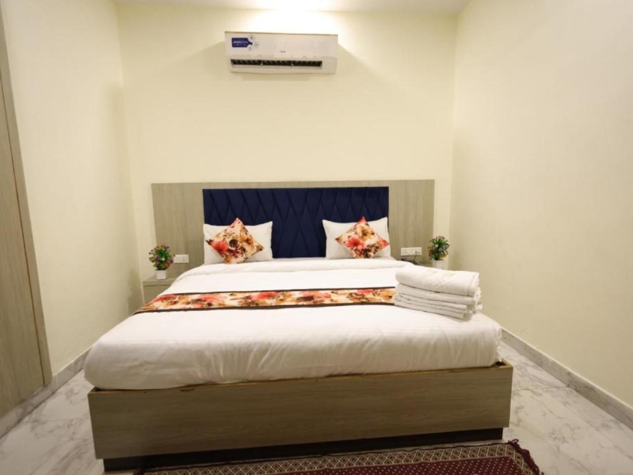 List of hourly Hotels in agra - 1