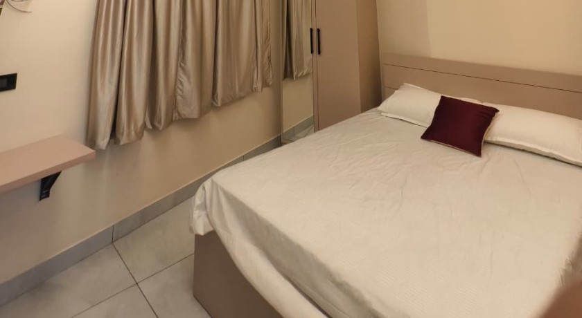 Hotel Crown Suites - 2