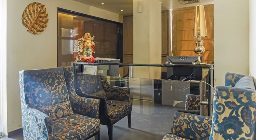 Hotel Queens Hub - 2