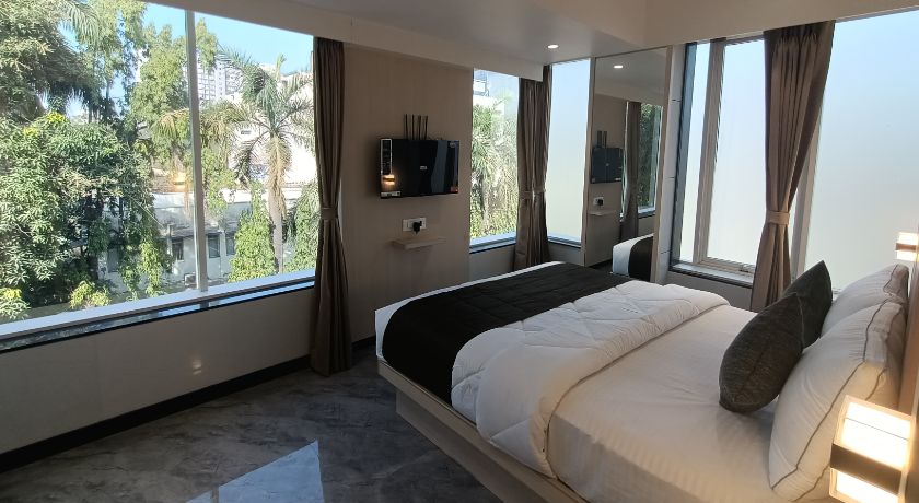 Hotel Sapphire Inn Residency - 2