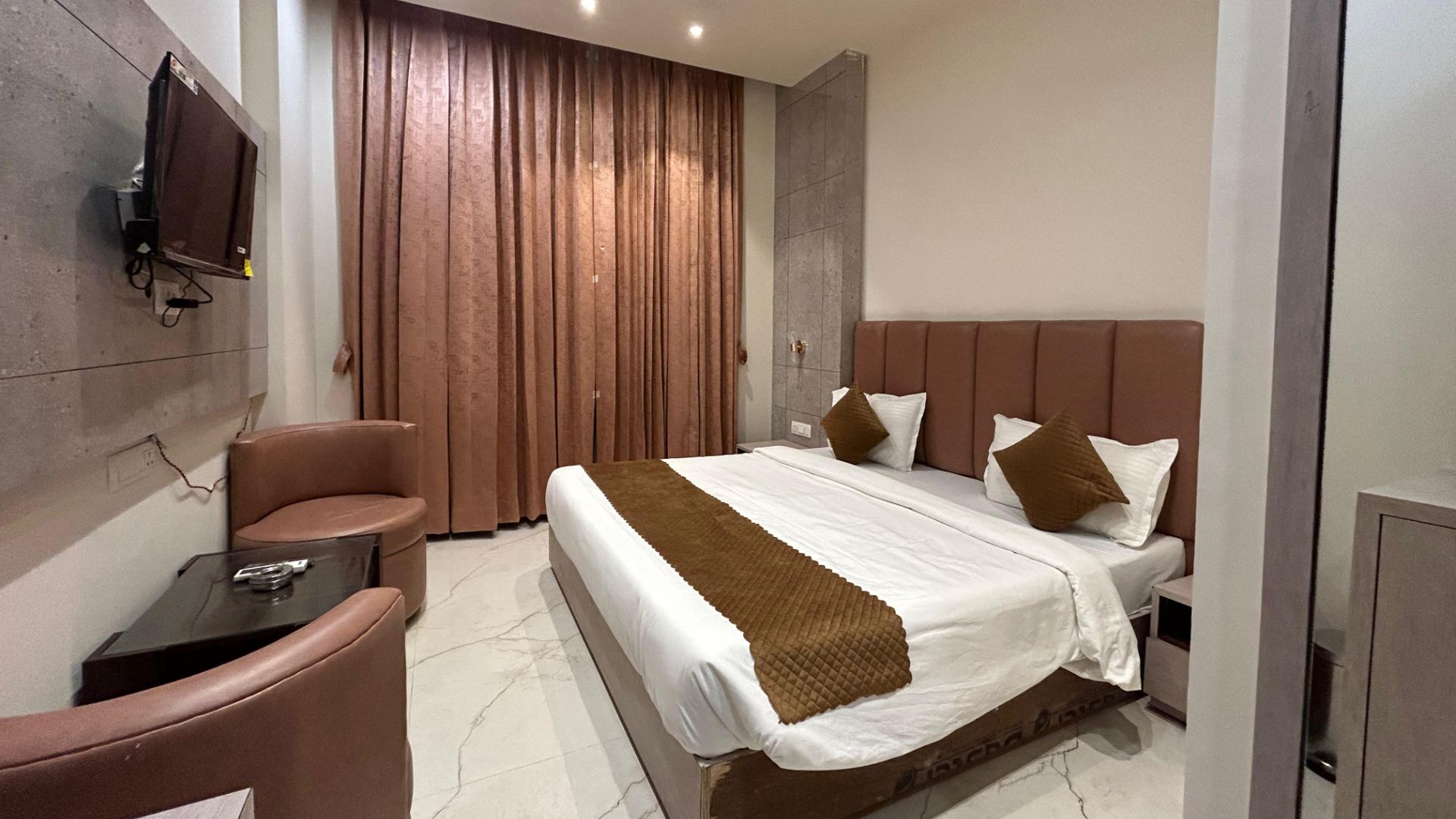 List of hourly Hotels in lucknow - 1