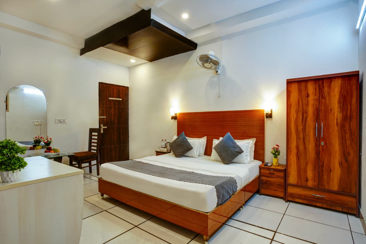 Golden Rivaah Hotel - 3