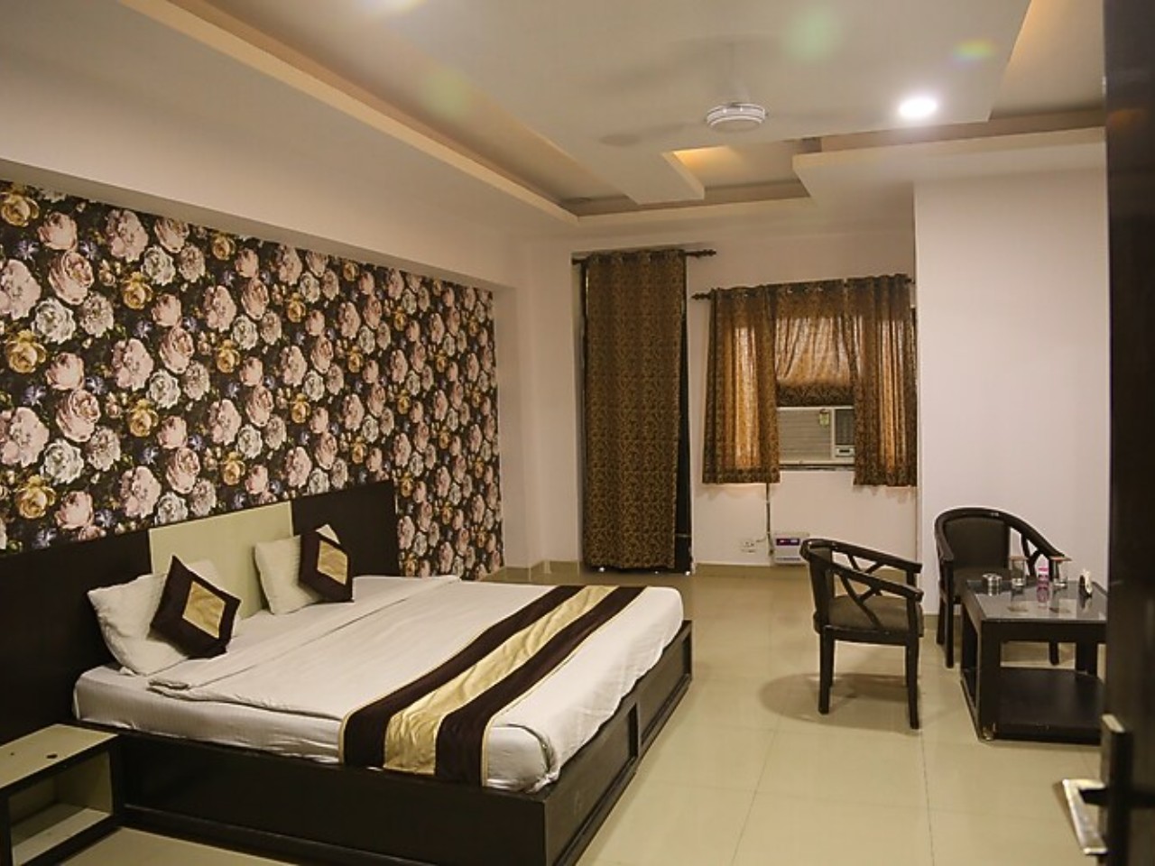List of hourly Hotels in faridabad - 1