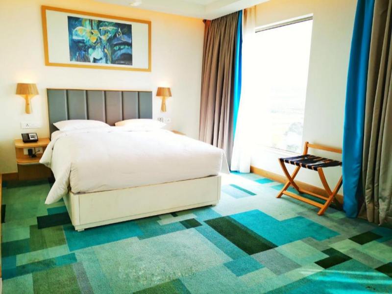 Holiday Inn Bengaluru Racecourse - 4