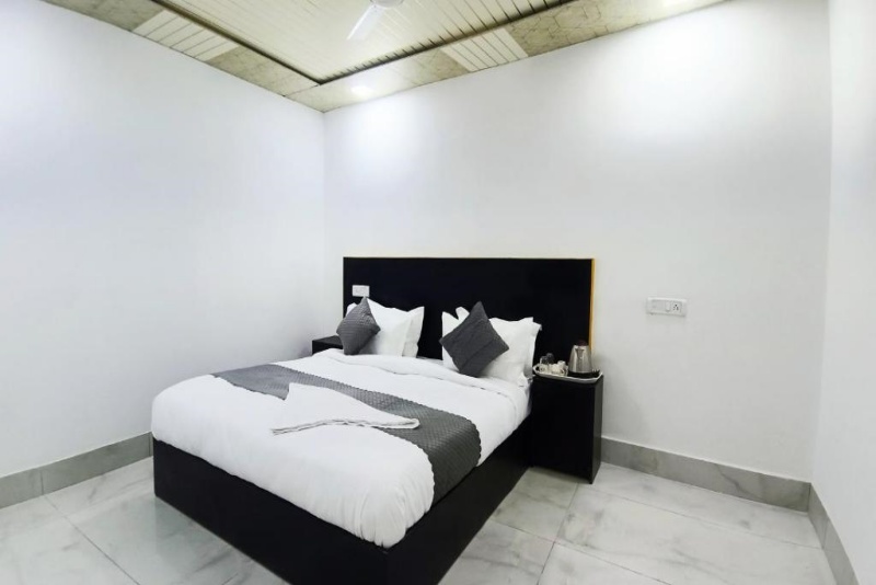 Hotel Corner View - 3