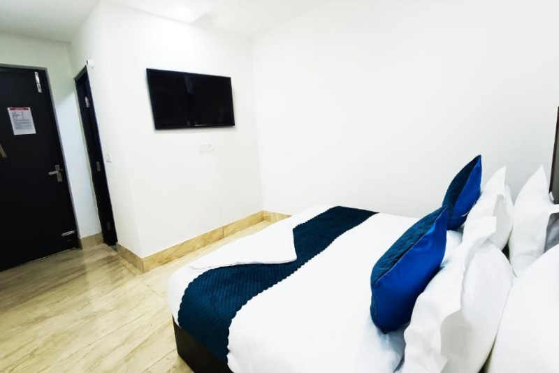 Hotel Corner View - 4