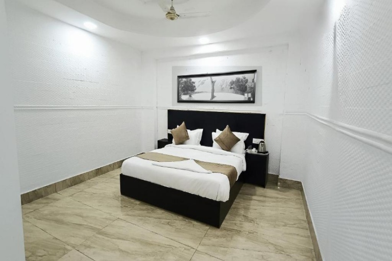 Hotel Corner View - 2